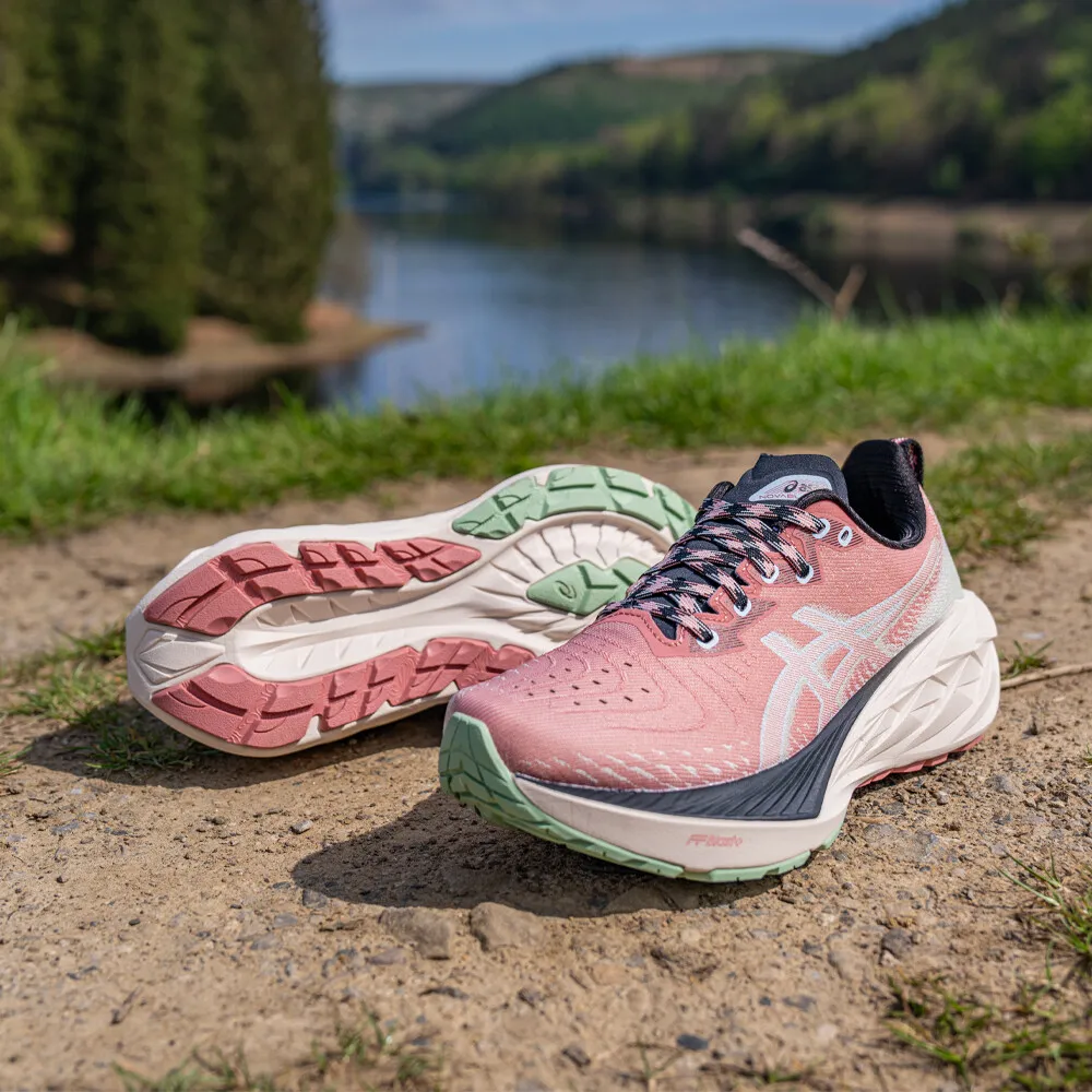 Asics Novablast 4 per donna Scarpe da Trail Running - SS24