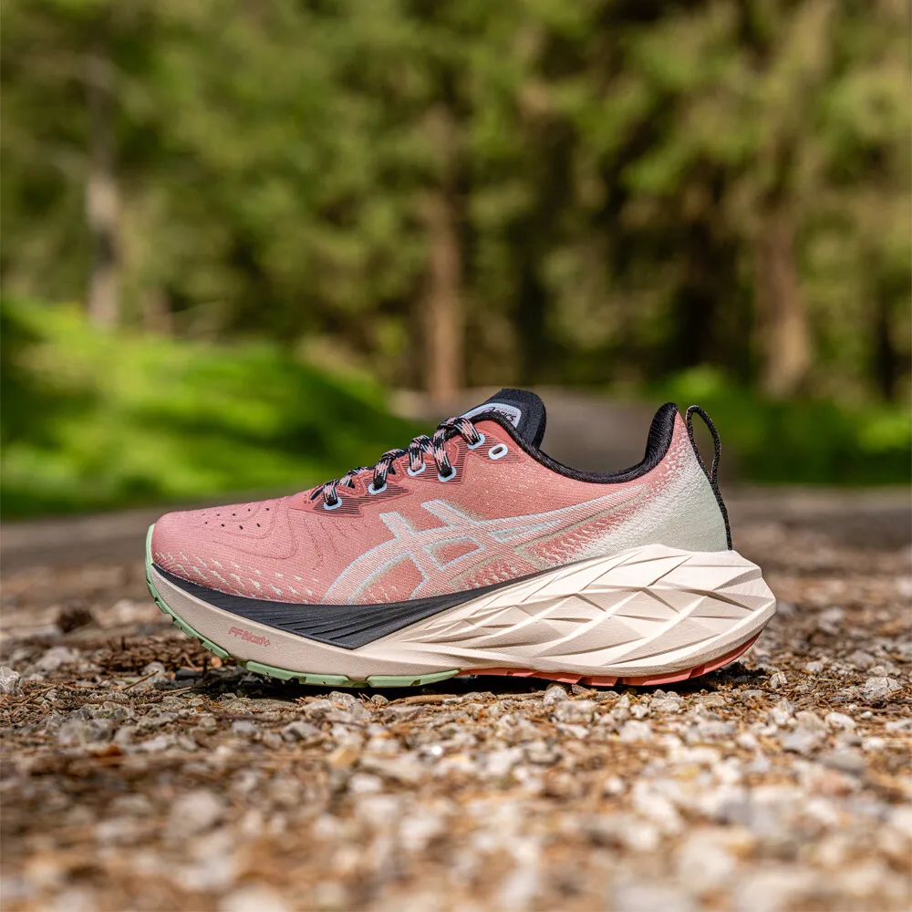 Asics Novablast 4 per donna Scarpe da Trail Running - SS24