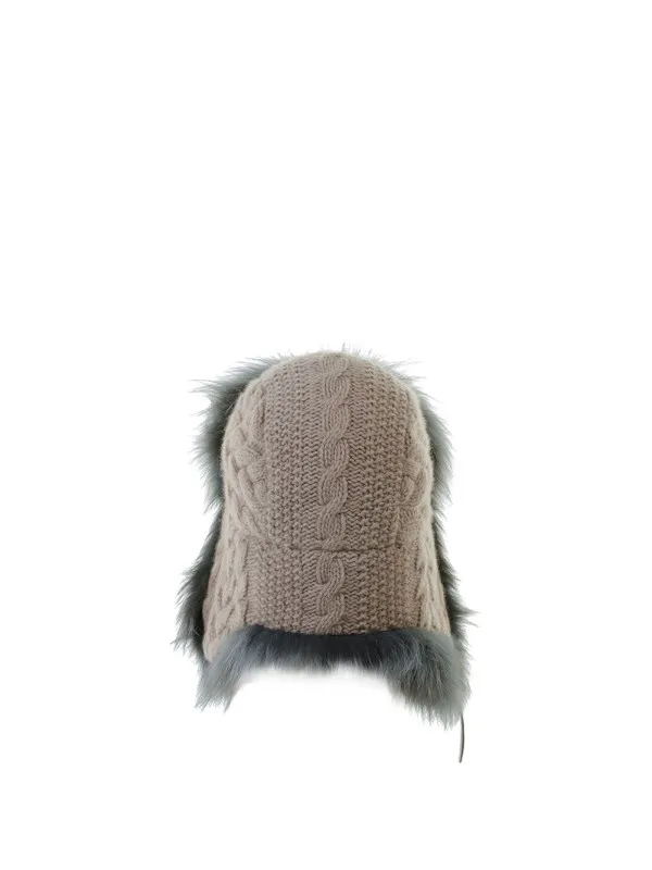 Aviator hat in pure cashmere with braids