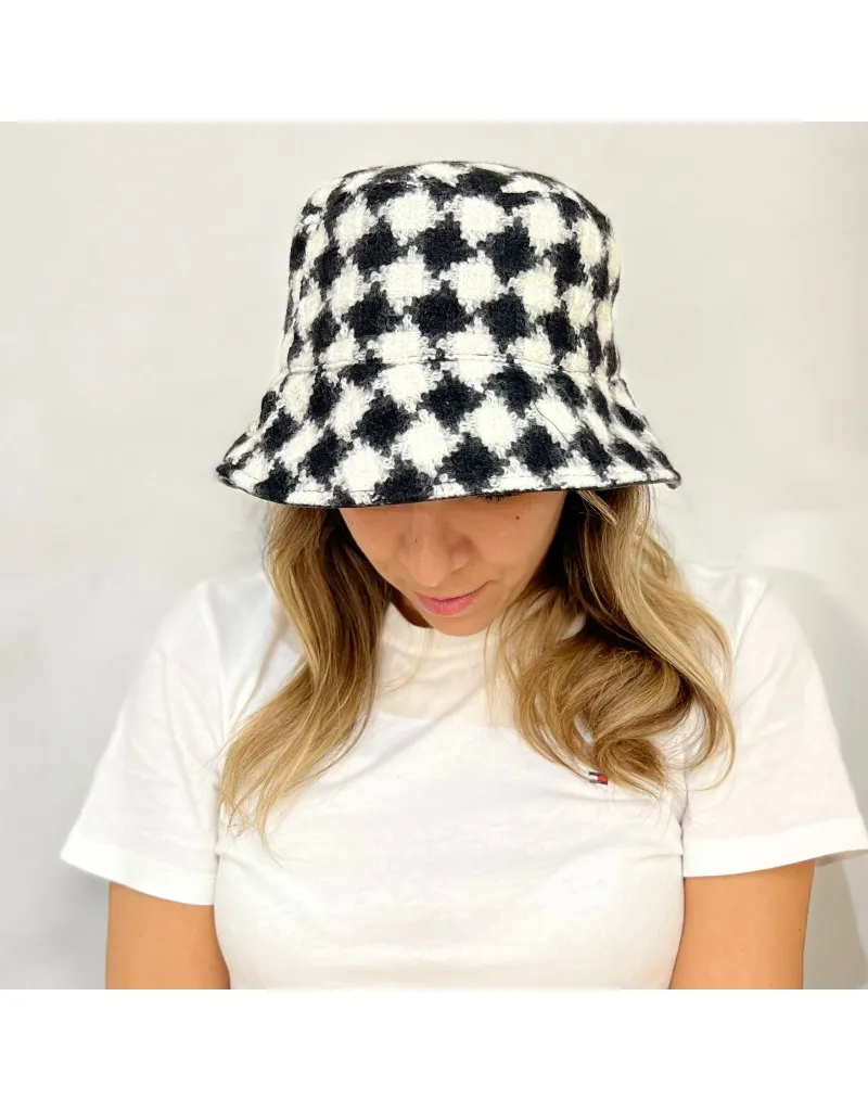CAPPELLO A SECCHIELLO BIANCO / NERO