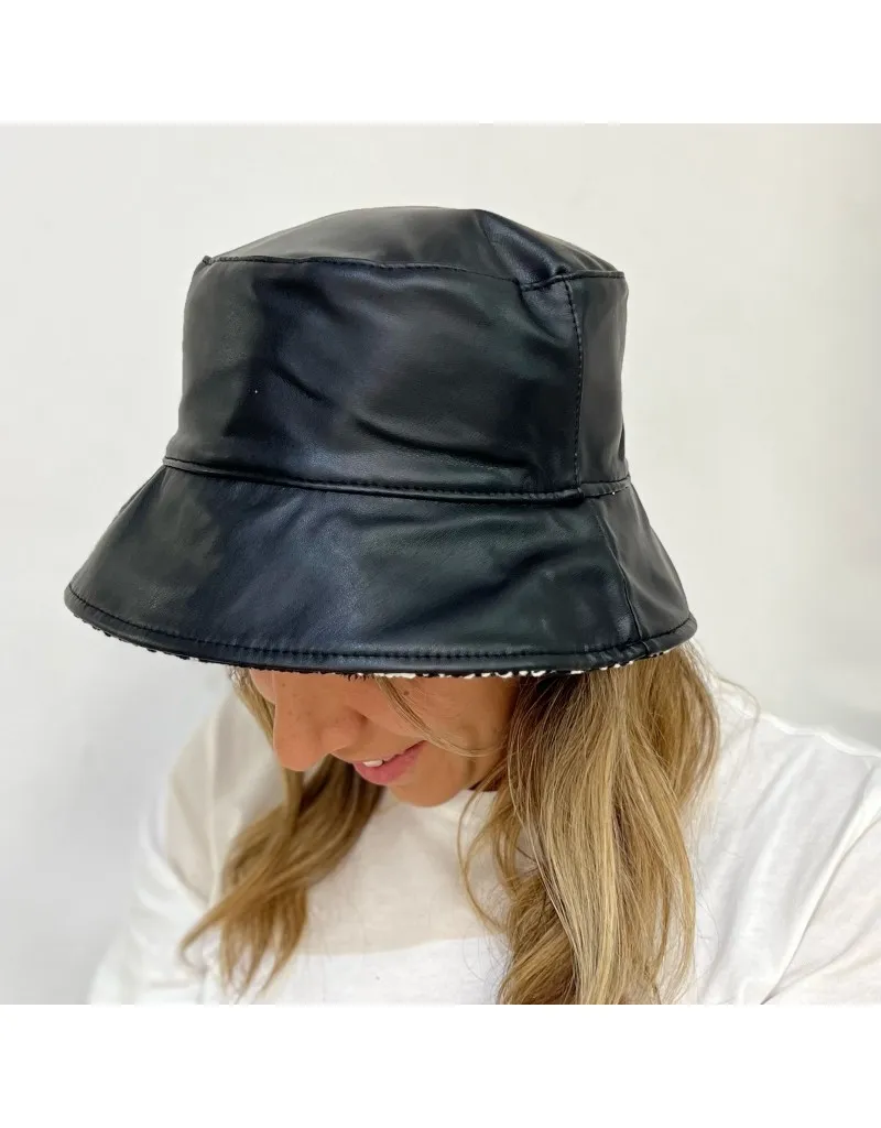 CAPPELLO A SECCHIELLO BIANCO / NERO