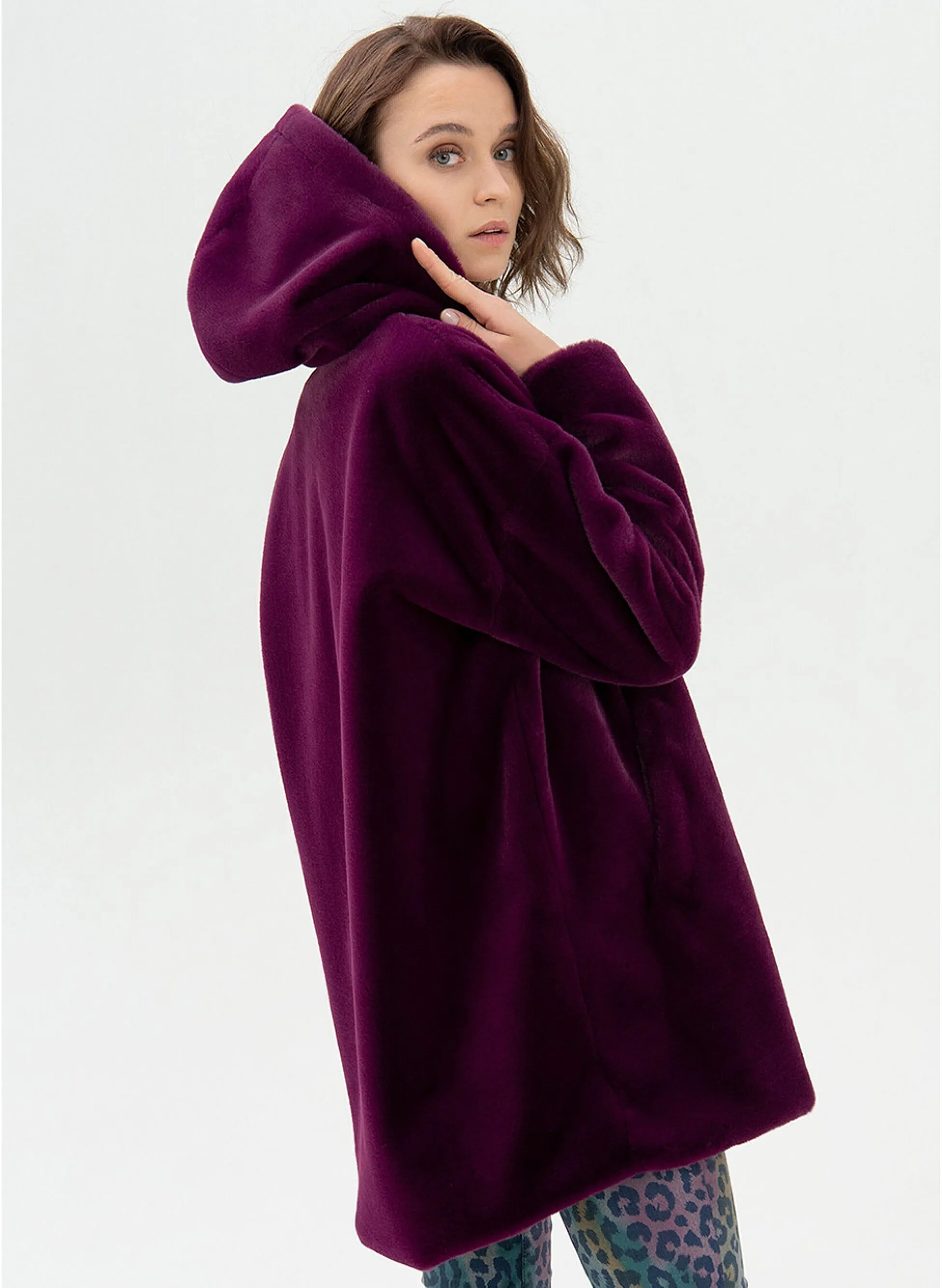 cappotto medio in eco pelliccia con cappuccio