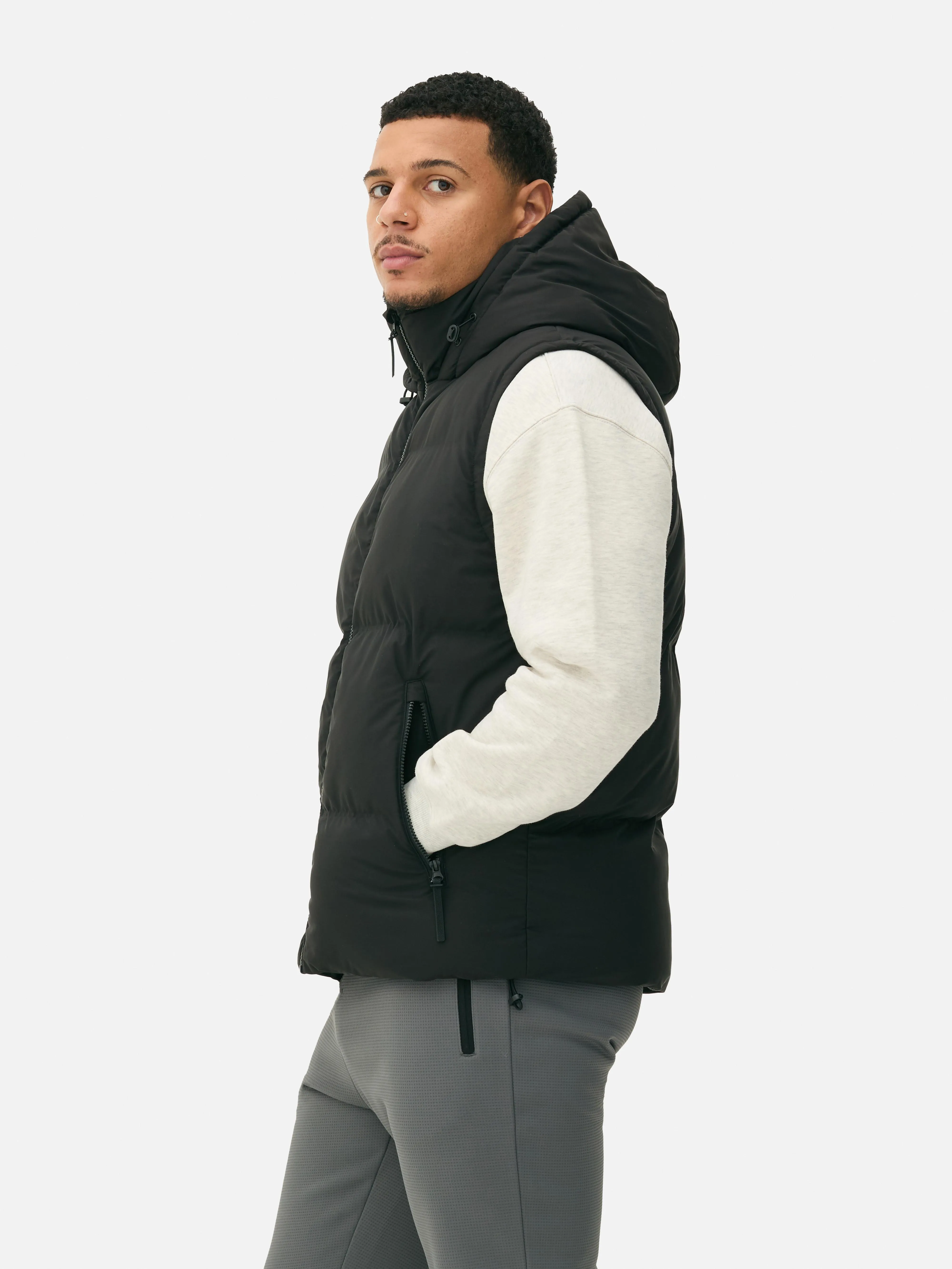 Gilet imbottito con cappuccio