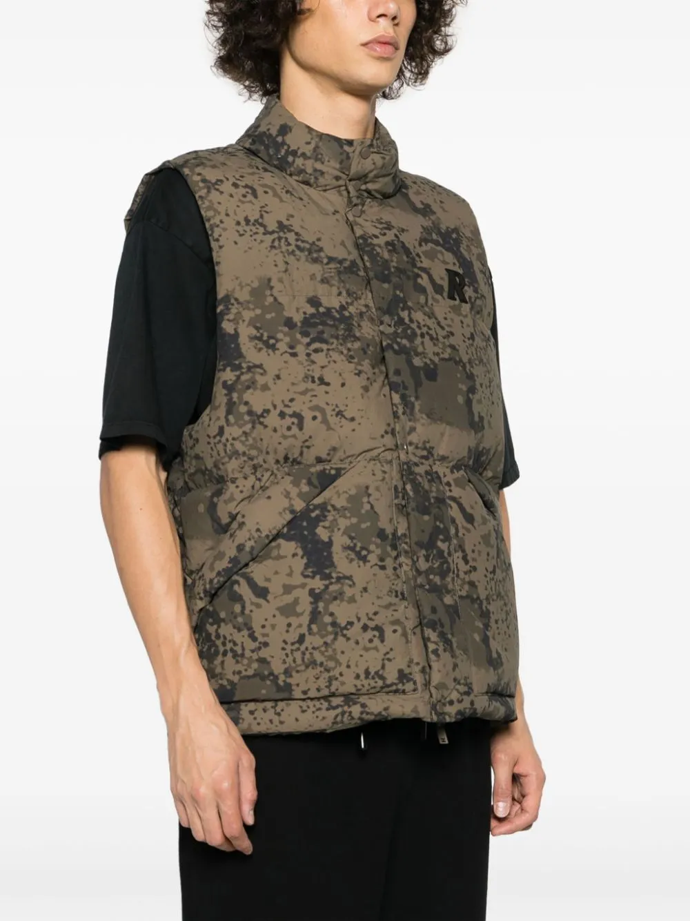 Gilet imbottito con stampa multicolore - uomo