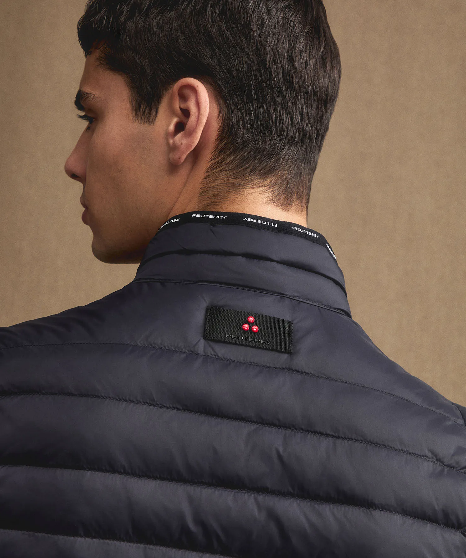 Gilet imbottito superleggero e semilucido