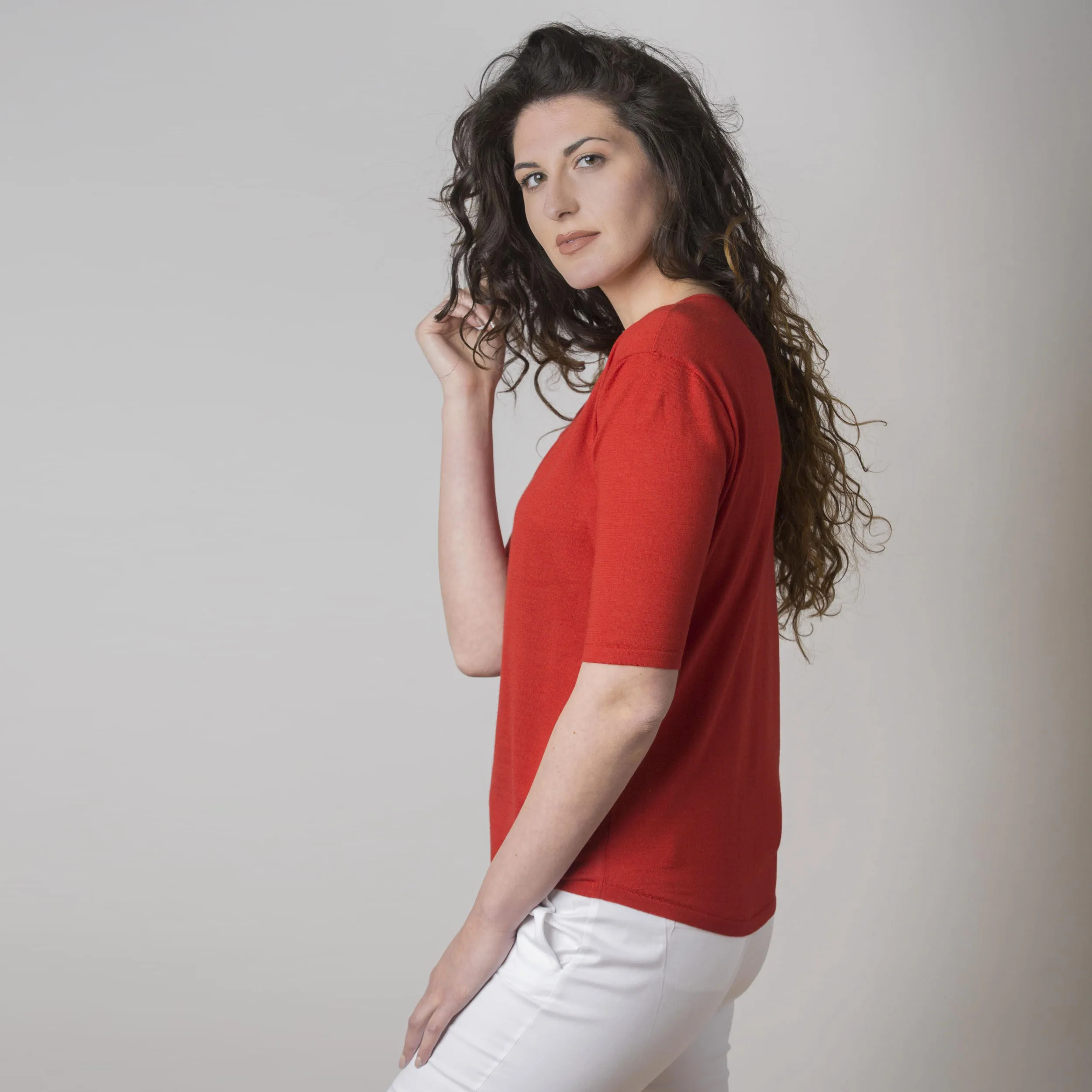 Maglia in Cashmere e Seta Rossa Scollo a V Profondo