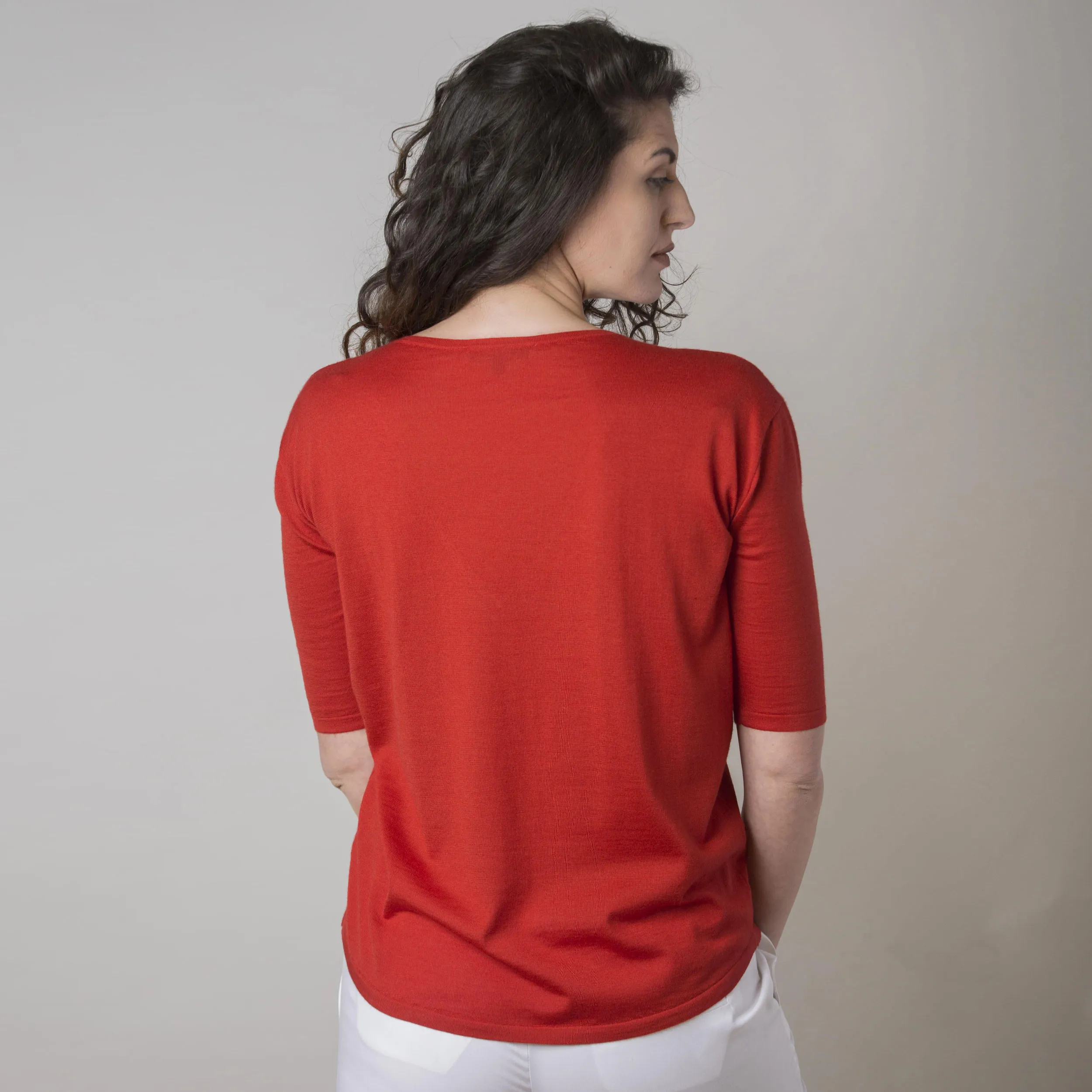 Maglia in Cashmere e Seta Rossa Scollo a V Profondo