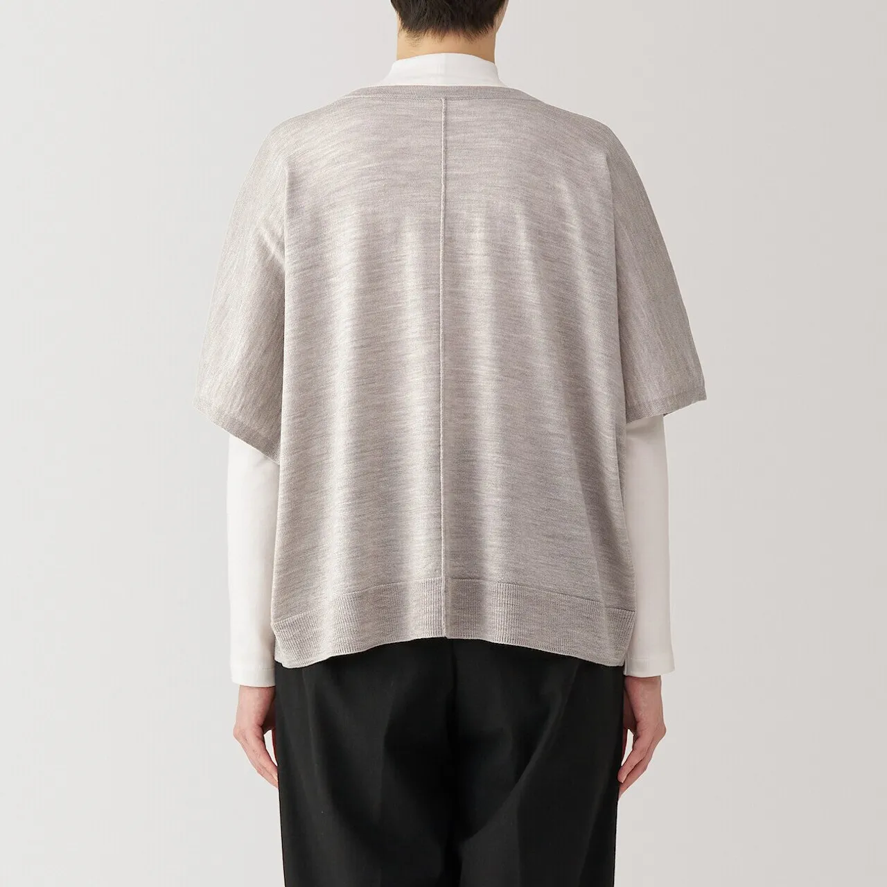 Poncho in lana a maglia fine per donna