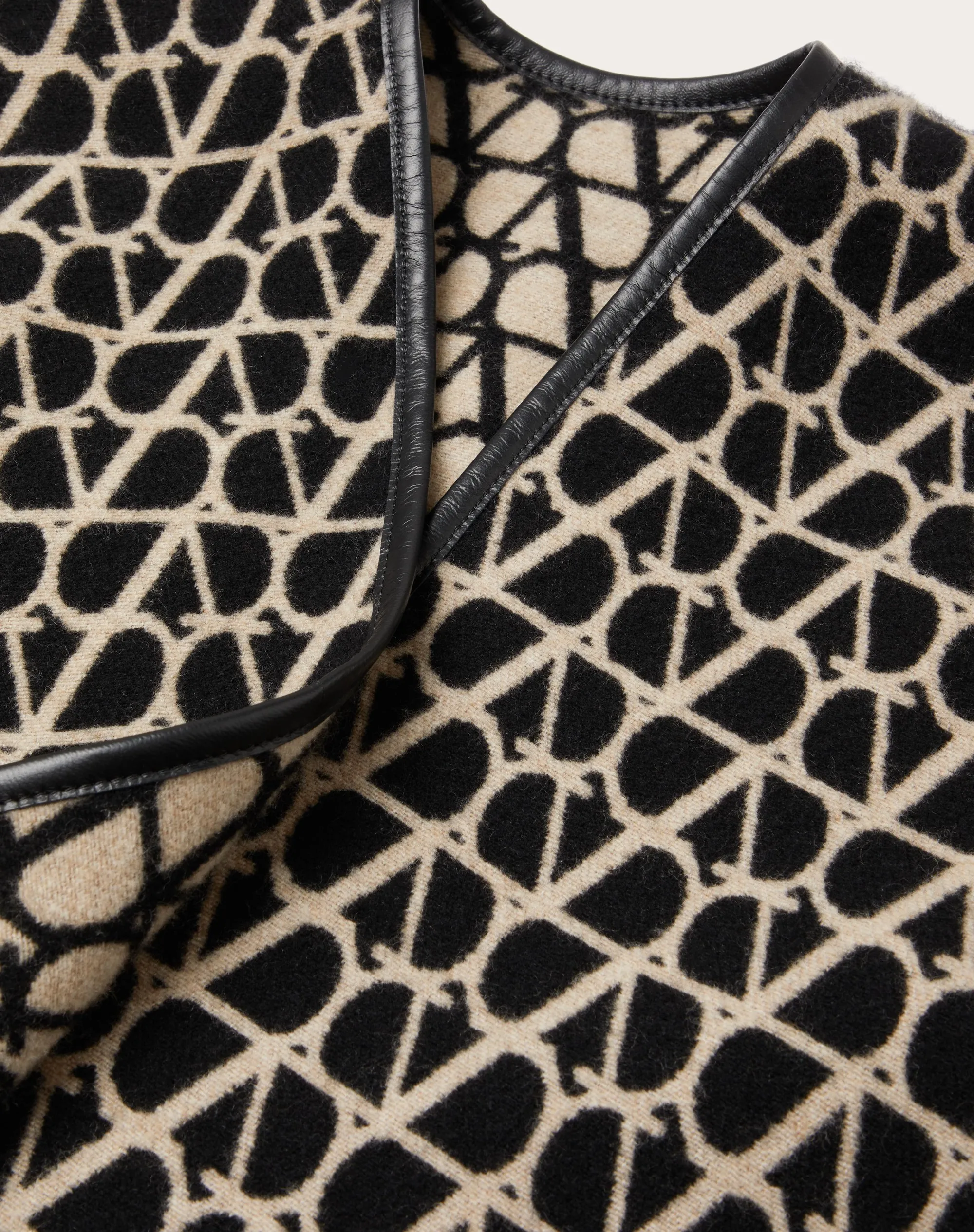 PONCHO TOILE ICONOGRAPHE  IN LANA, CASHMERE E PELLE