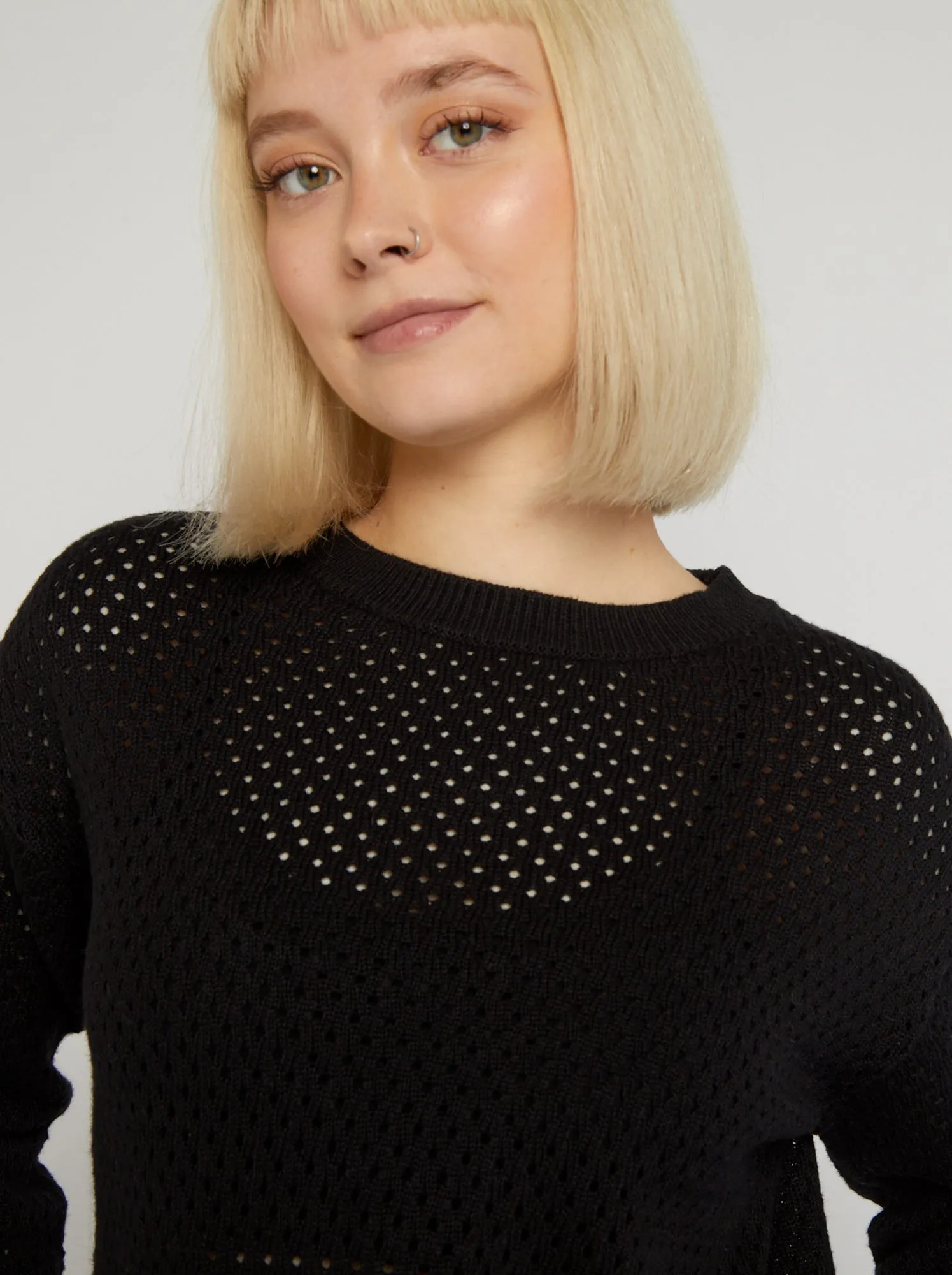 Pullover in maglia traforata girocollo - nero
