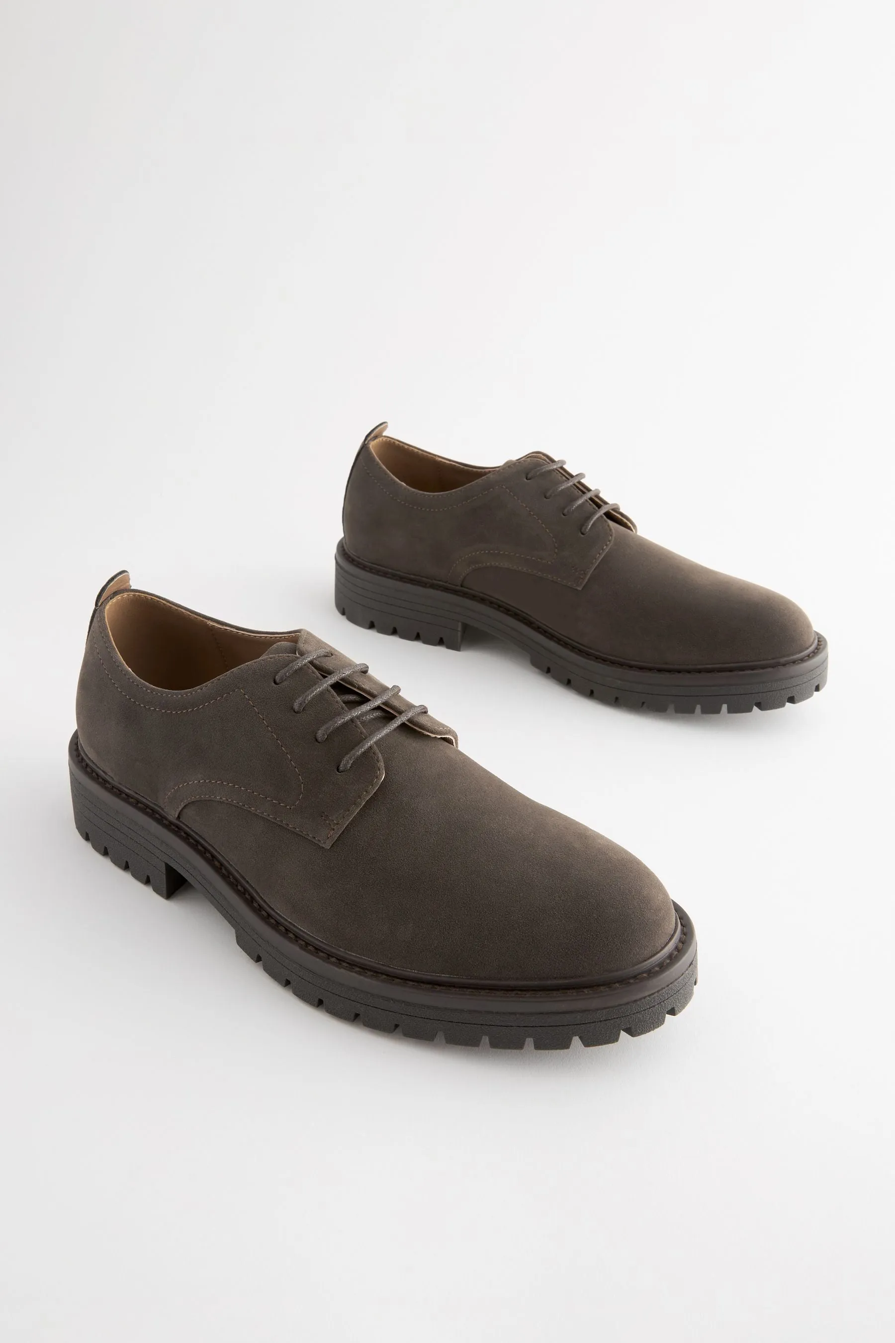 Scarpe Derby con suole a carrarmato    