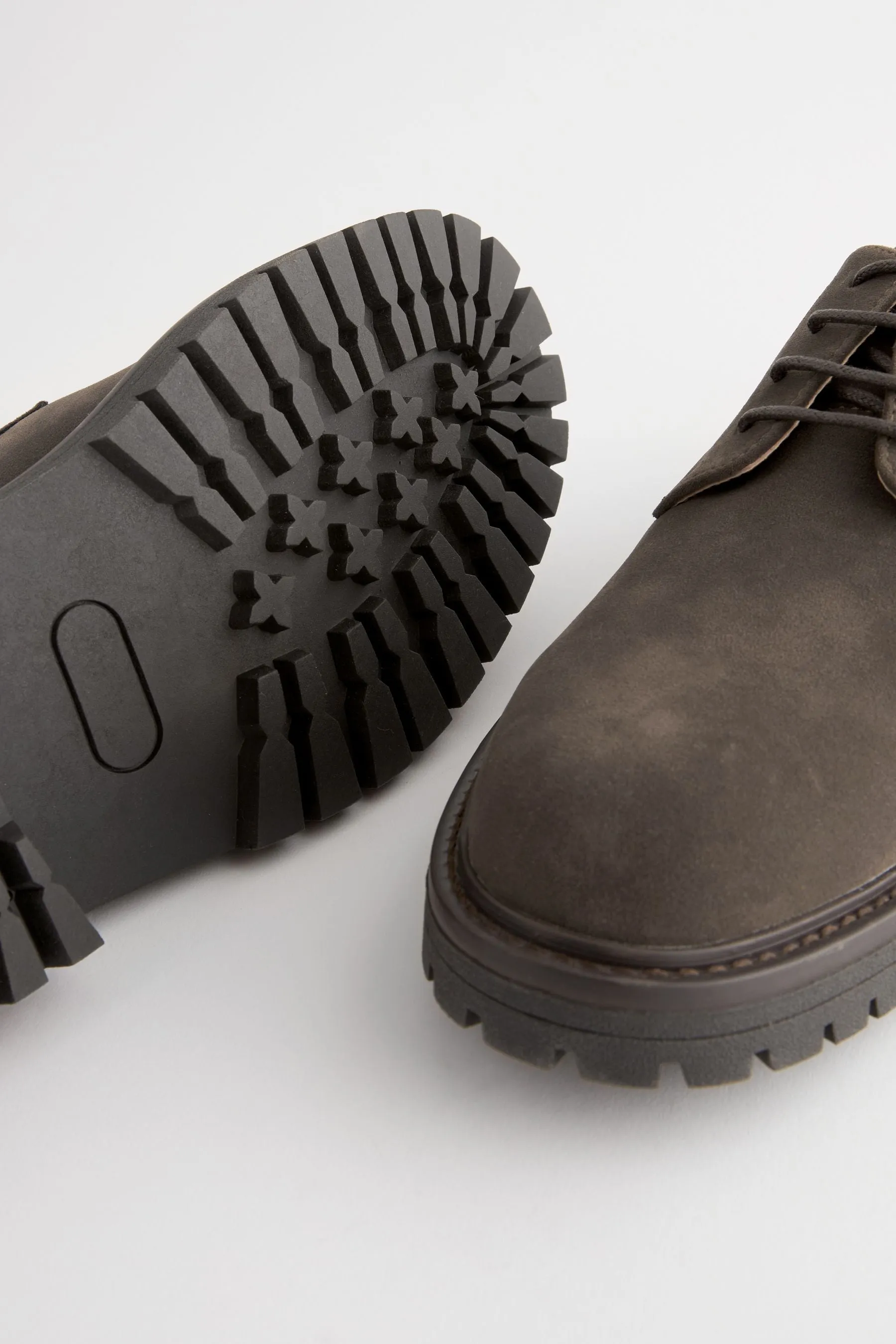 Scarpe Derby con suole a carrarmato    