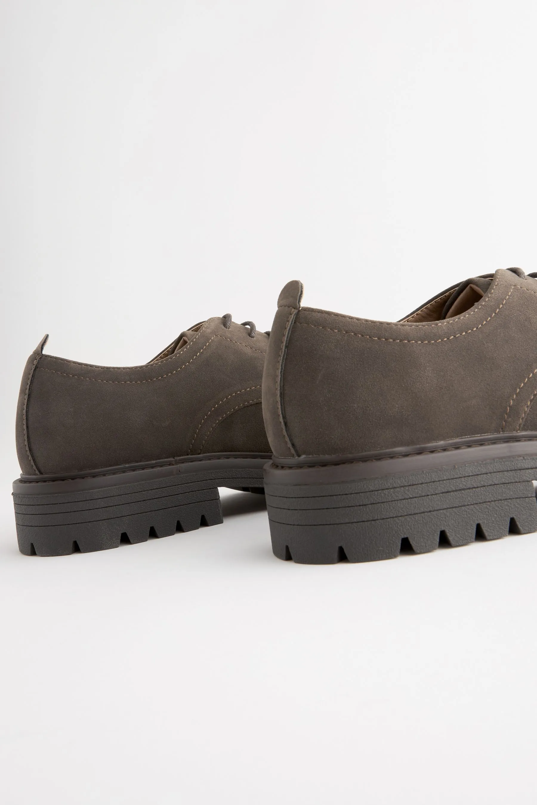 Scarpe Derby con suole a carrarmato    
