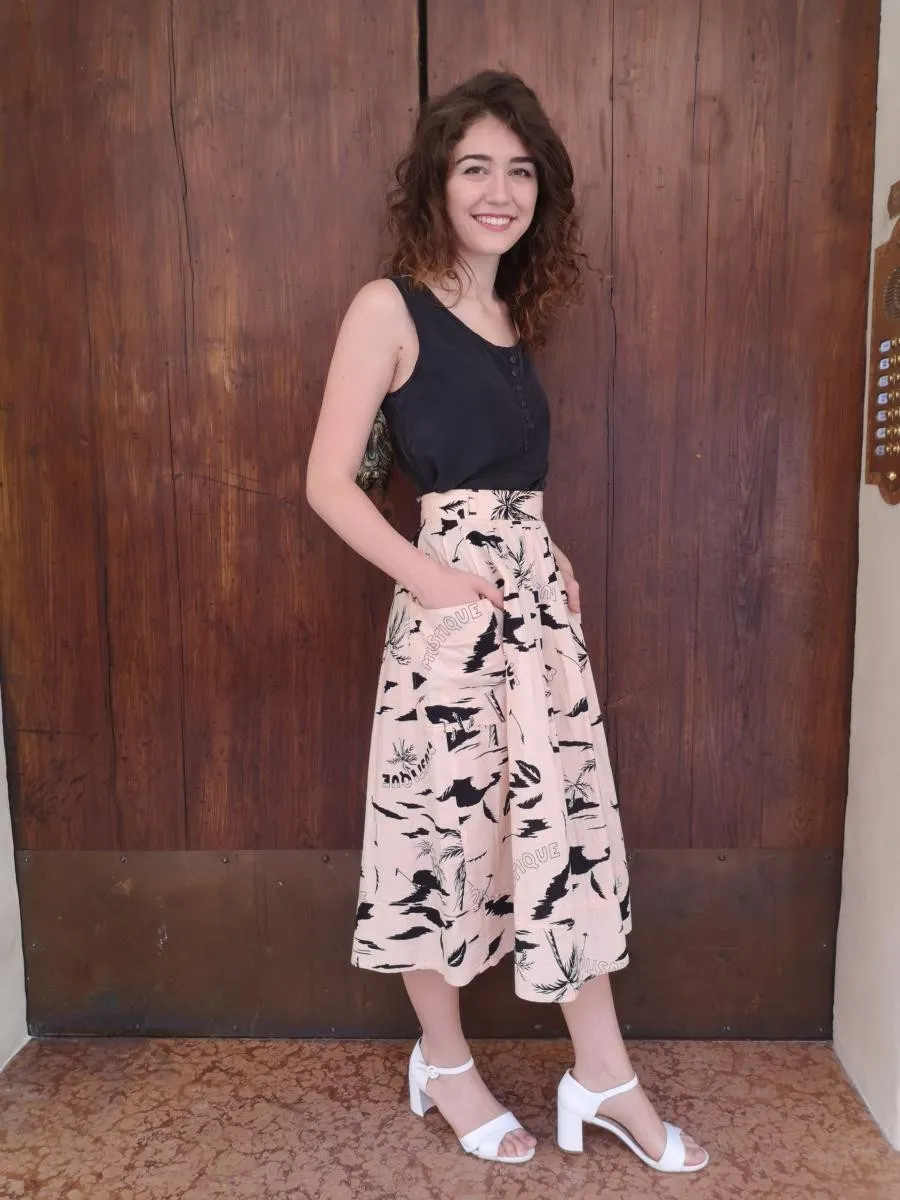 Top basic in seta con bottoncini