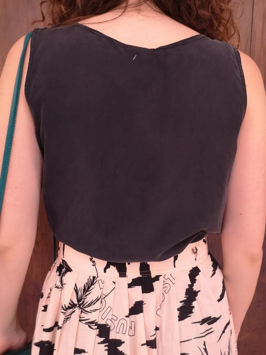 Top basic in seta con bottoncini