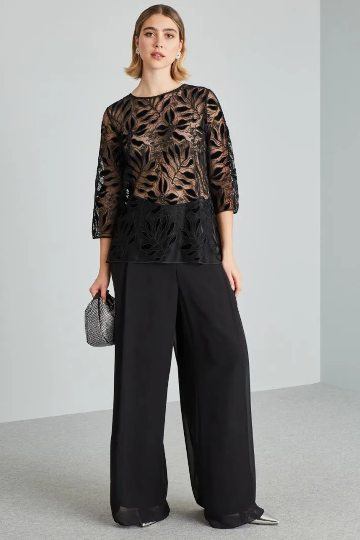 Top in pizzo ricamato